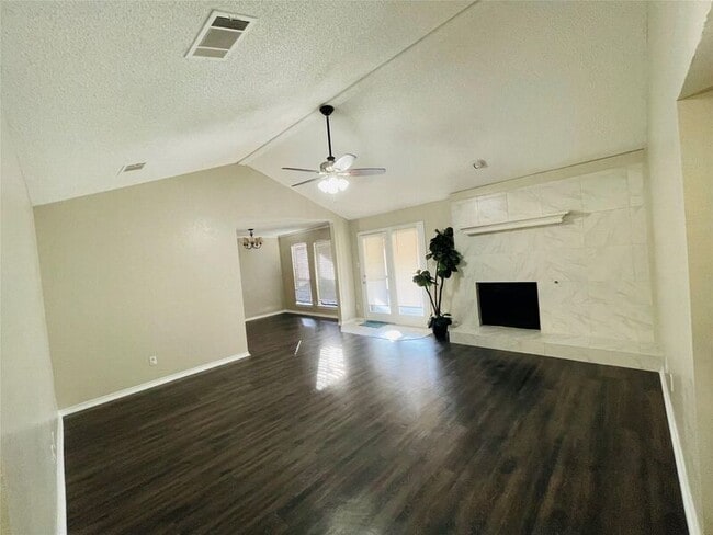 Photo - 2431 Deer Run