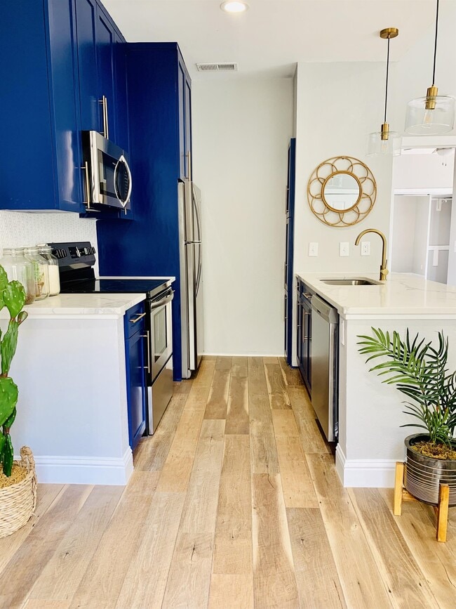 Photo - 7340 Skillman St