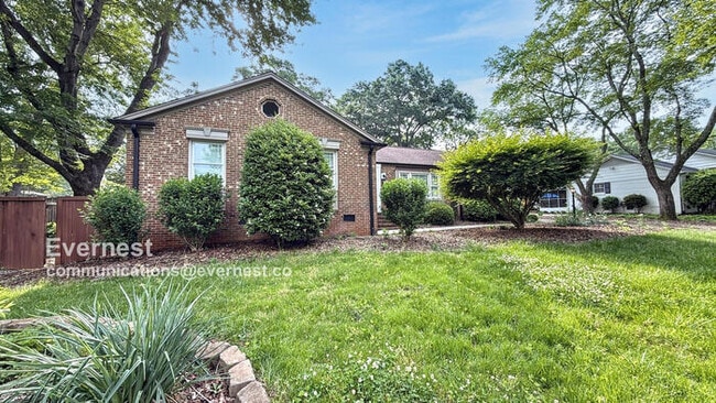 Photo - 1902 Dickens Dr House