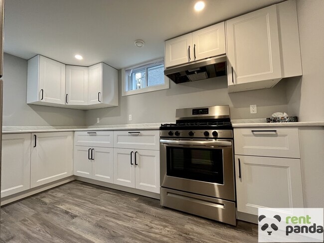 Photo - 2620-2620 Victoria Ave E