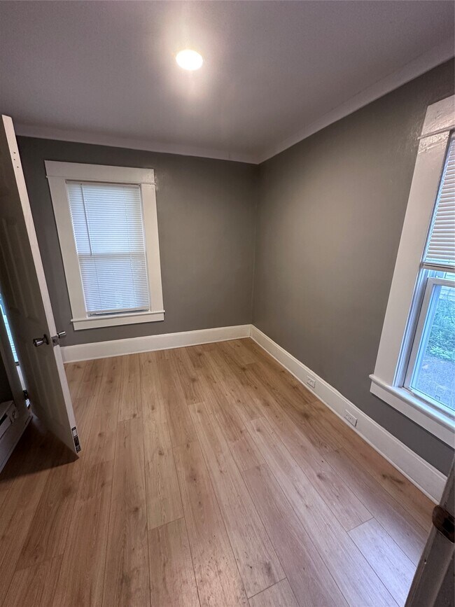Photo - 302 Squires Ave
