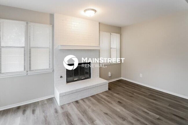 Photo - 4 Bedroom Pet-Friendly Home in Norman, OK with Main Street Renewal