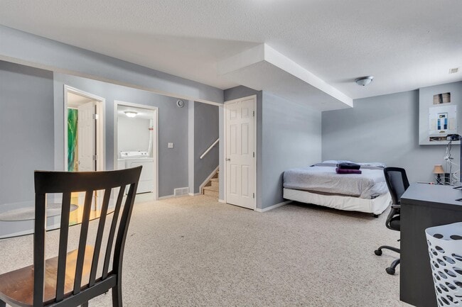 Photo - 10150-10150 121 Ave