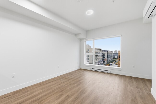 Photo - 15739 Fraser Hwy