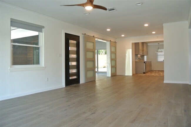 Photo - 7911 Greenbush St