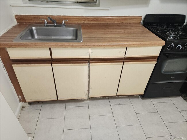 Photo - 206-03 Jamaica Ave Unit 2nd. Floor.