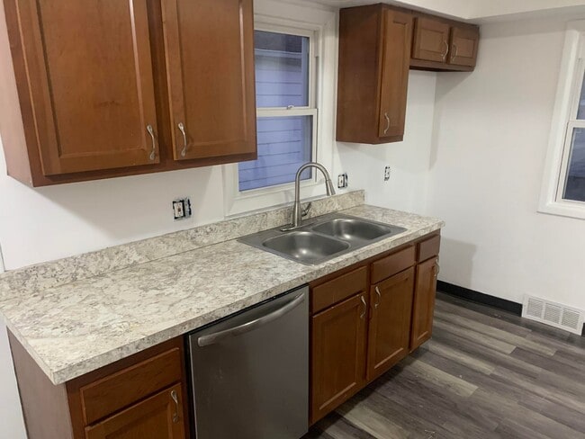 Building Photo - Charming 3-Bedroom Home for Rent in Cleveland