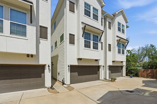 Photo - 2057 Sherwood Forest St