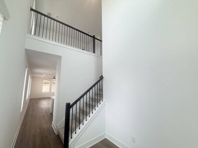 Photo - 405 Bauer Lp