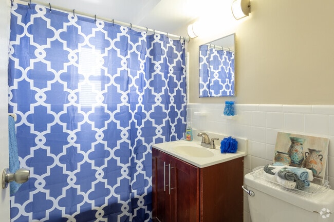 1BR, 1BA - 525 SF