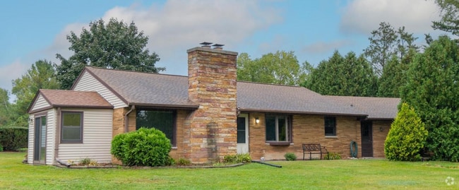 Building Photo - 5331 S La Salle Dr Rental