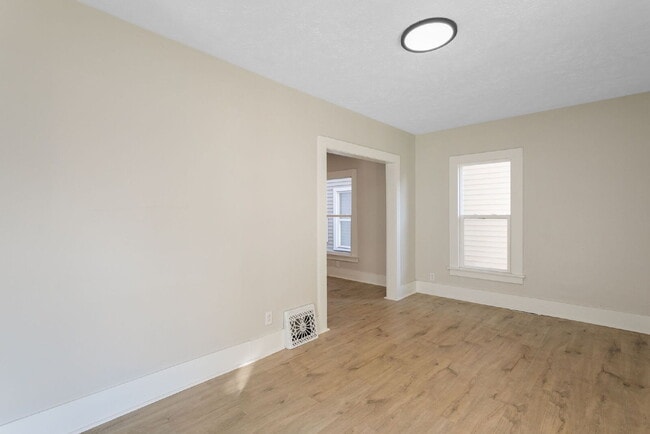 Photo - 232 E Grove St