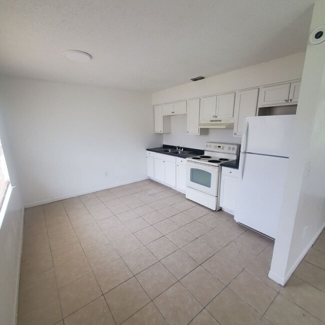Photo - Ernest Dr Unit B