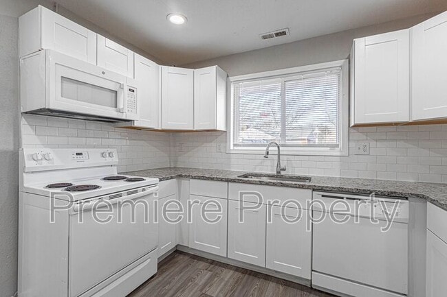 Photo - 10607 E Lexington Ave