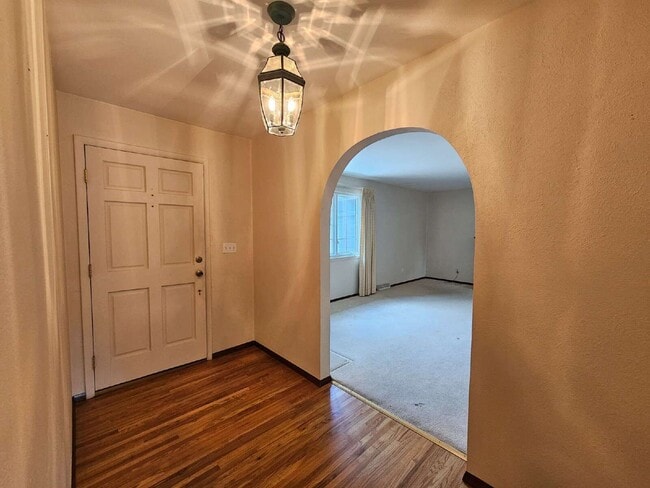 Photo - 250 E Graves Ave