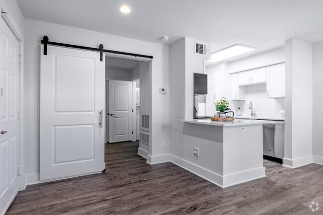 1BR, 1BA - 468SF - Living Room - Tides on Westcreek