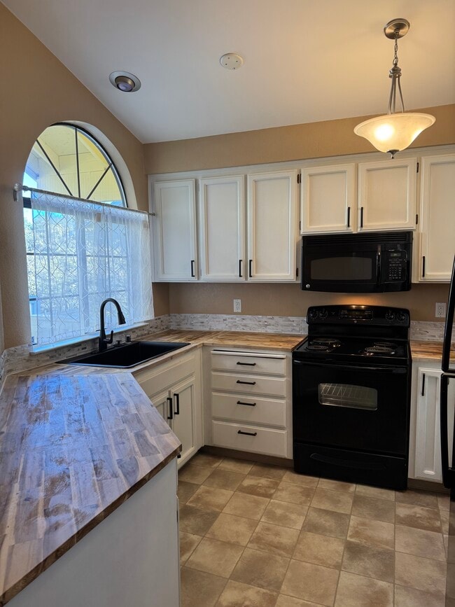 Photo - 206 Devonwood