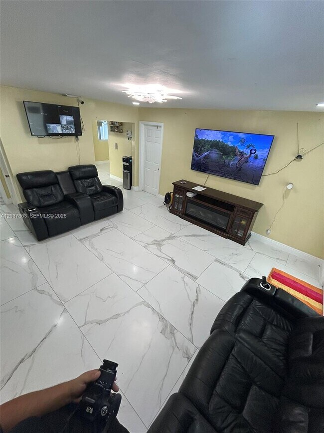 Photo - 5157 NE 5th Ave