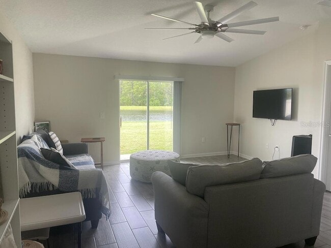Photo - 725 Peg Ct