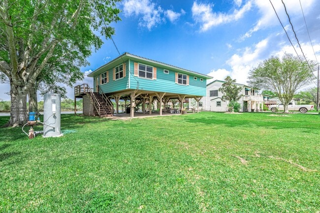 Building Photo - 319 Palm Dr