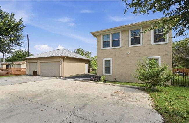 330 Howard Ln