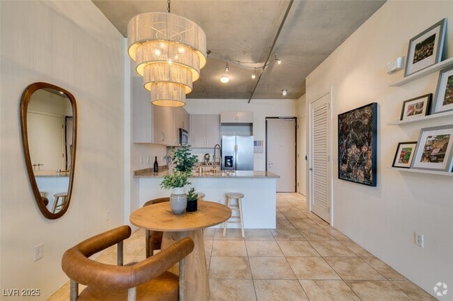 Building Photo - 353 E Bonneville Ave Unit 343 Rental