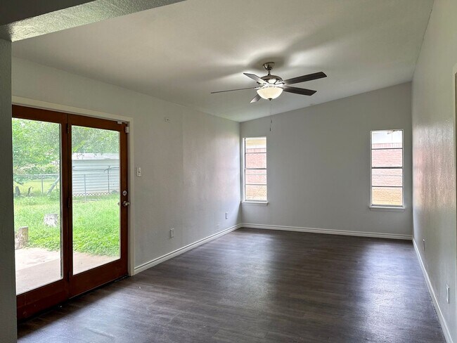 Photo - Spacious 3/2