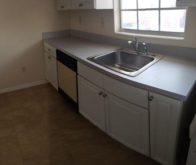 Photo - 258 Ulster Ln