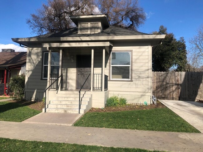 Building Photo - Beautiful home located in the heart of Downtown Modesto