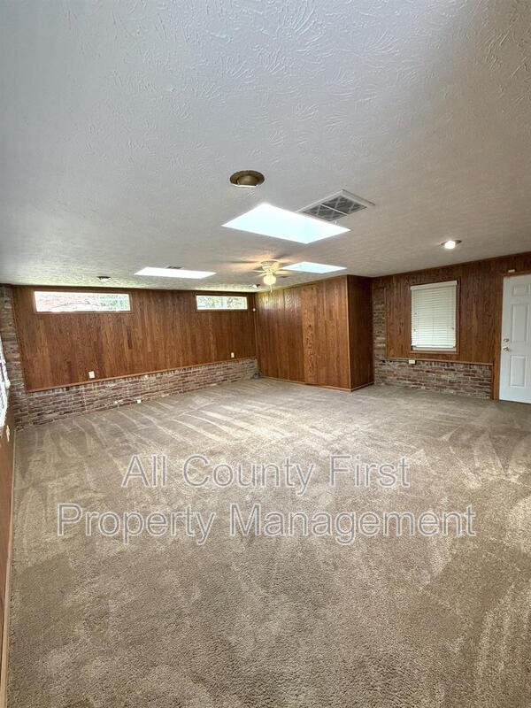 Photo - 170 Port Antonio Ct SW