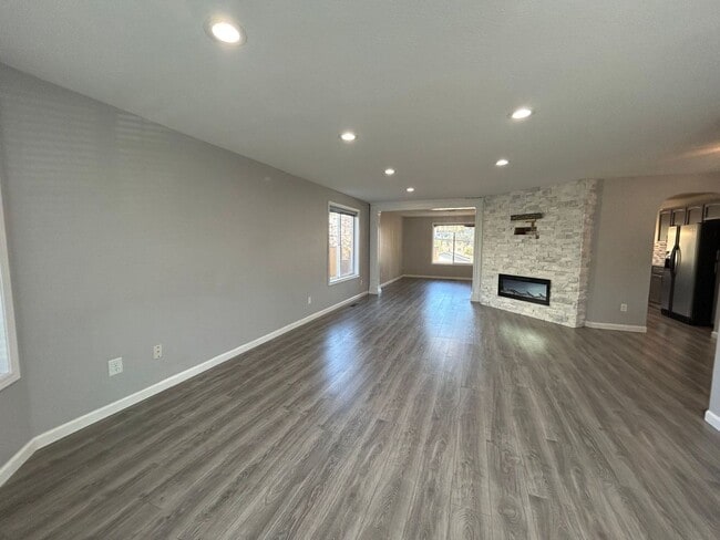 Photo - AVAILABLE NOW!! 3bd/2ba FANTASTIC Dead End...