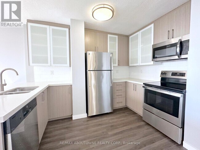 Photo - 2575 Danforth Ave