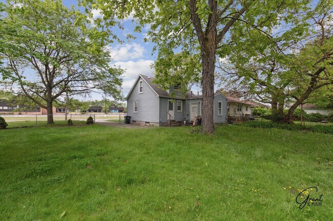 Photo - Two Bedroom Home in St Clair Shores - $1,200