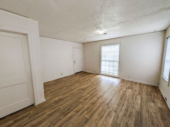 Photo - 1810 Roberts Ave