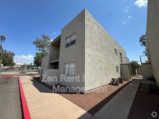 Building Photo - 2843 E Marconi Ave Unit Marconi 2843 #201 Rental