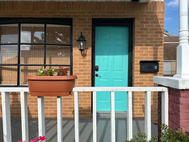 Building Photo - 2-Bedroom Duplex in Norfolk "ASK ABOUT OUR...