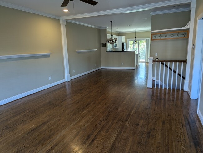 Photo - 160 Saint James Pl