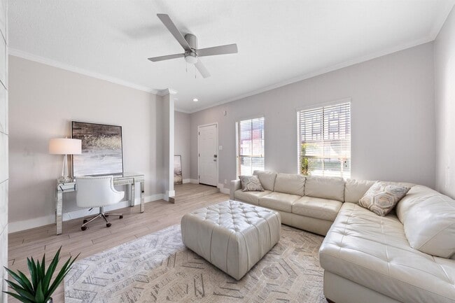 Photo - 7700 Creekbend Dr Unit 30