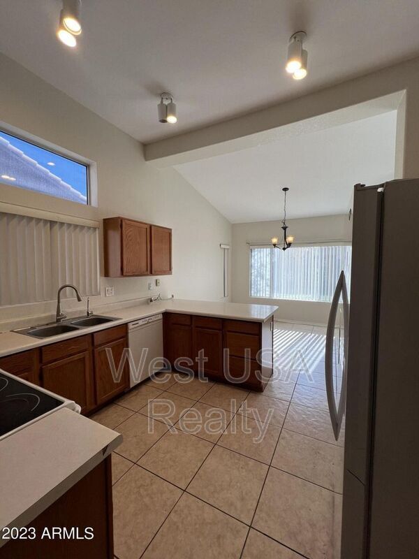 Photo - 1561 E Stanford Ave