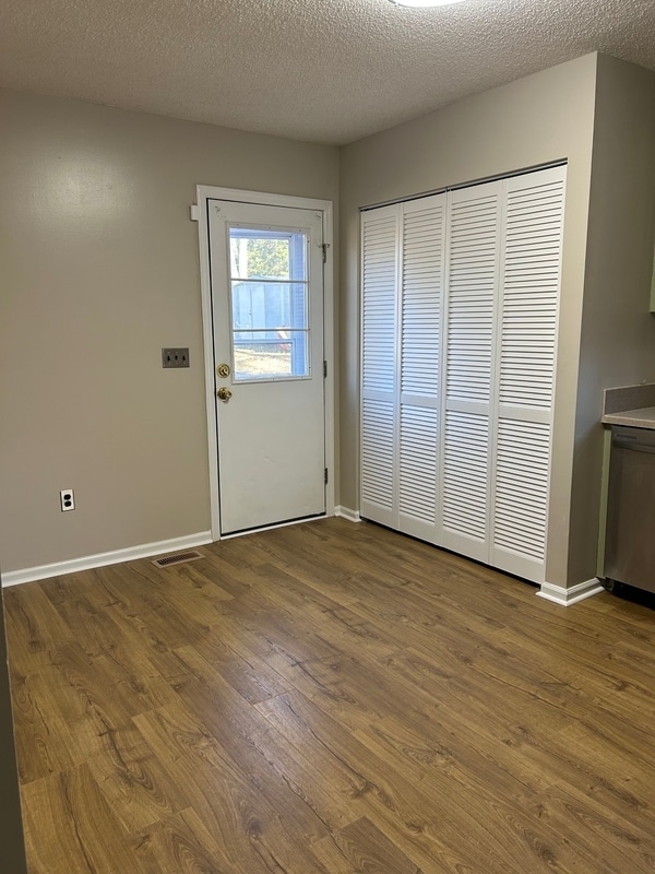 Photo - 103 Kenmore Dr