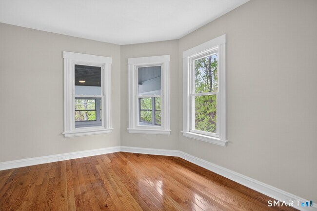 Photo - 95 Parrott Ave