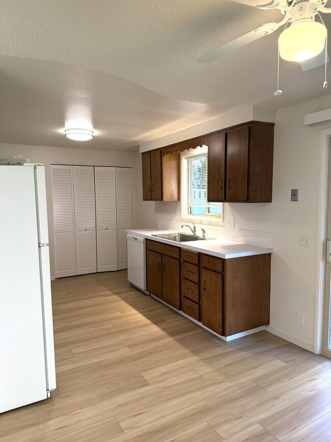 Photo - 745 E 43rd Ave