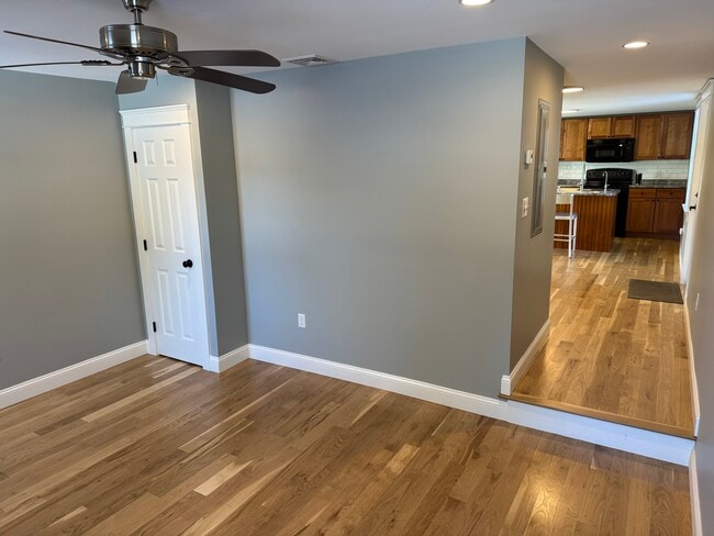 Photo - 9 Winnicutt Rd Unit 9B