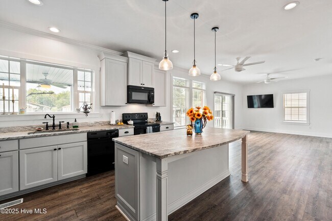 Photo - 1933 Estate St SW