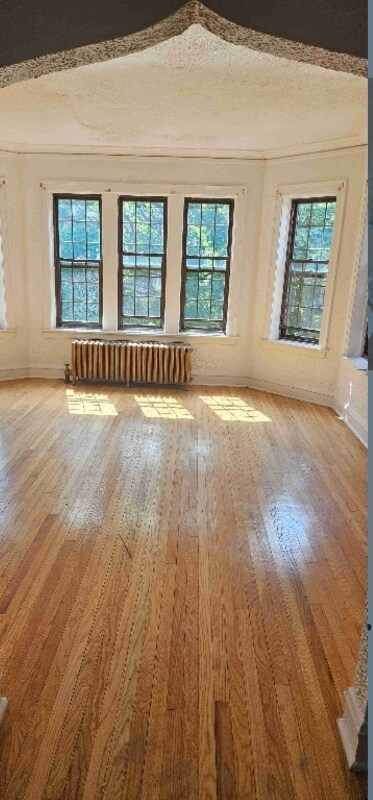 Building Photo - 8119 S Vernon Ave