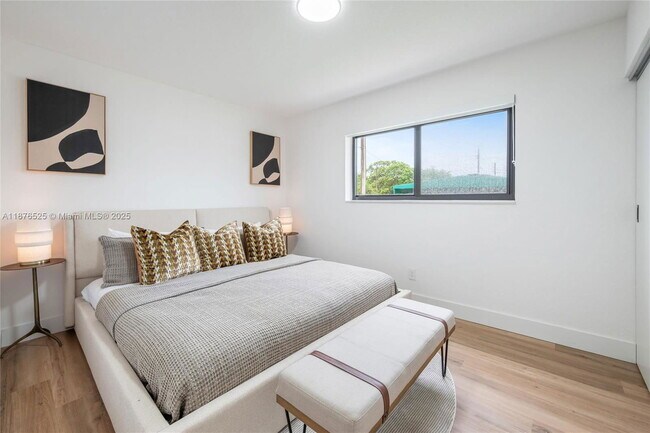 Photo - 1201 N 16th Ave