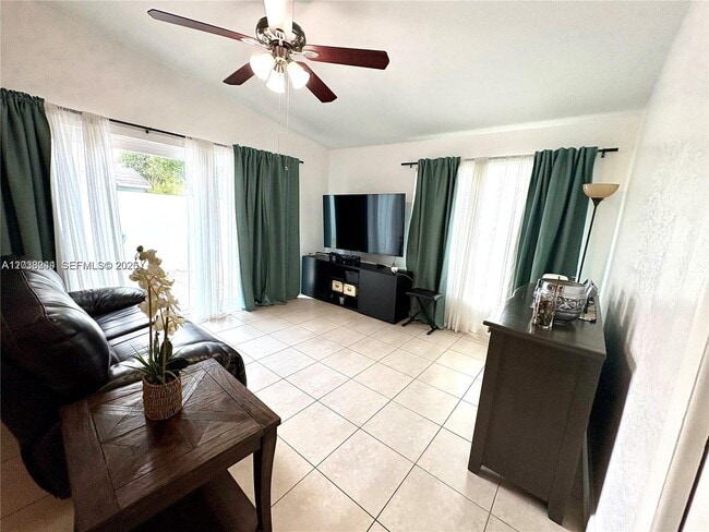 Photo - 5534 Lakewood Cir S