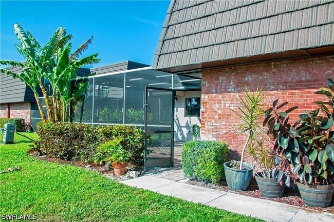 Photo - 148 Lake Point Ln