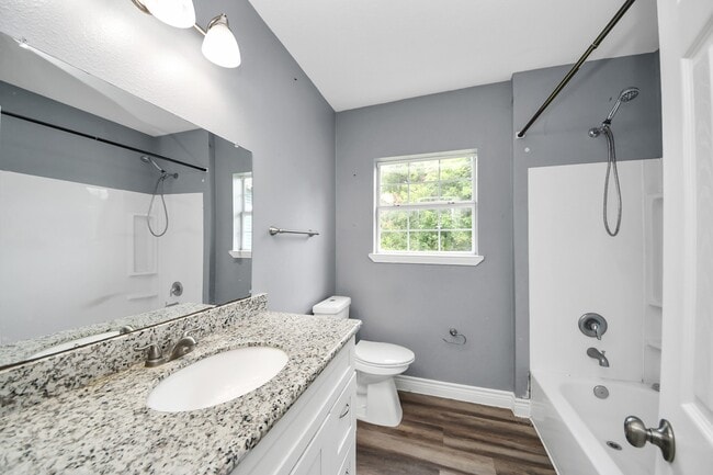 Photo - 221 3rd St N