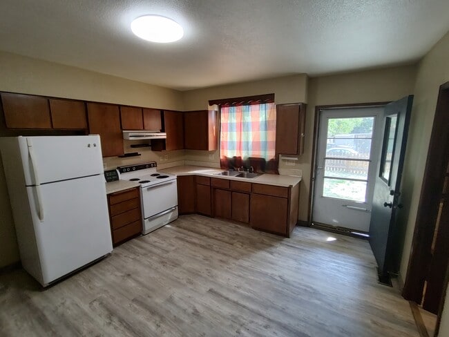 Photo - 209 Harrison St